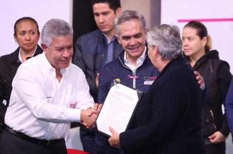 Infonavit entrega 155 órdenes de pago a viviendas dañadas por sismo en la CDMX