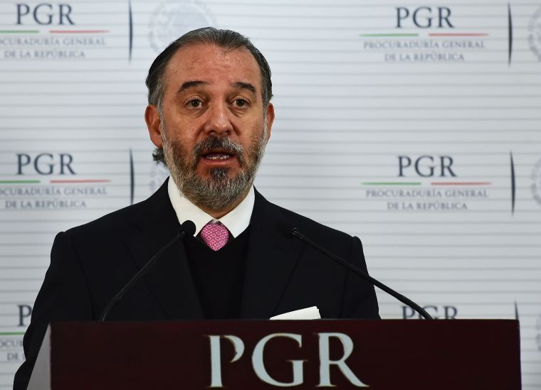 Raúl Cervantes renuncia a PGR