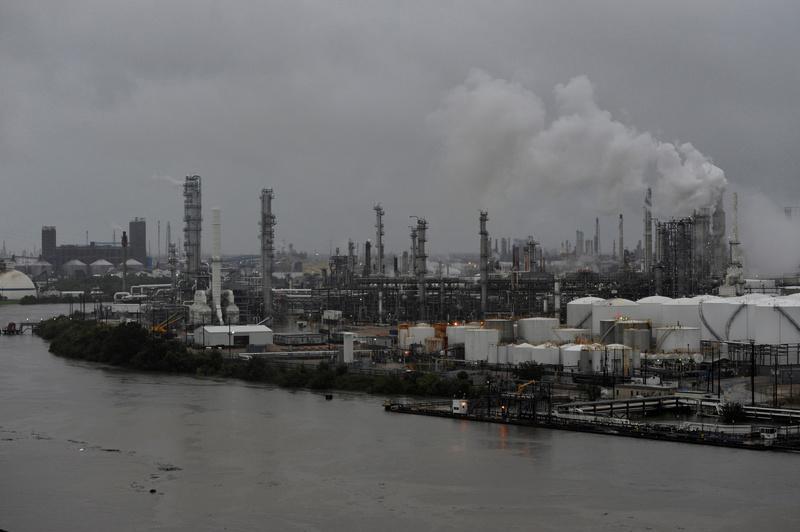 Cierran la refinería más grande de EE.UU. por Harvey
