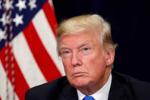 Trump eleva aranceles a lavadoras y paneles solares importados