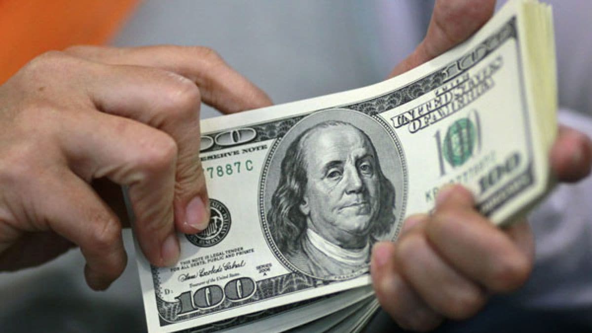 Dólar se vende en 18.17 pesos en promedio en terminal aérea capitalina