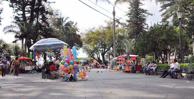 Exigen vendedores del parque Juárez operativo de Subdirección de Comercio