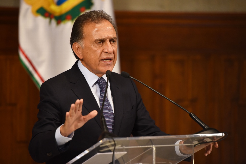 Anuncia Yunes Linares 100 nuevas ambulancias para Veracruz (+video)