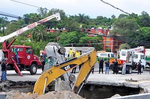 Rechazan familiares de víctimas de Socavón indemnización de 2 mdp