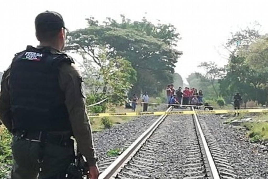 Jovencita de 16 años de edad pierde sus piernas al intentar subir al tren