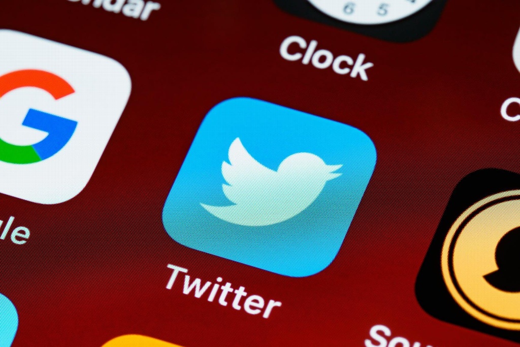 Twitter se da de alta ante el SAT