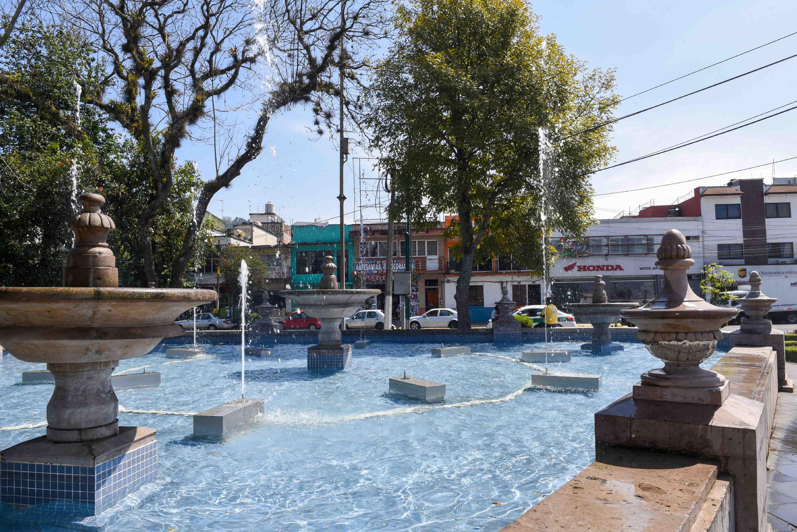 En Xalapa ponen en funcionamiento fuentes de la avenida Xalapa y Ávila Camacho