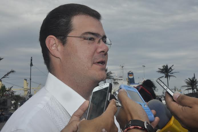 Asegura Ramón Poo una concurrida ceremonia del Grito de Independencia