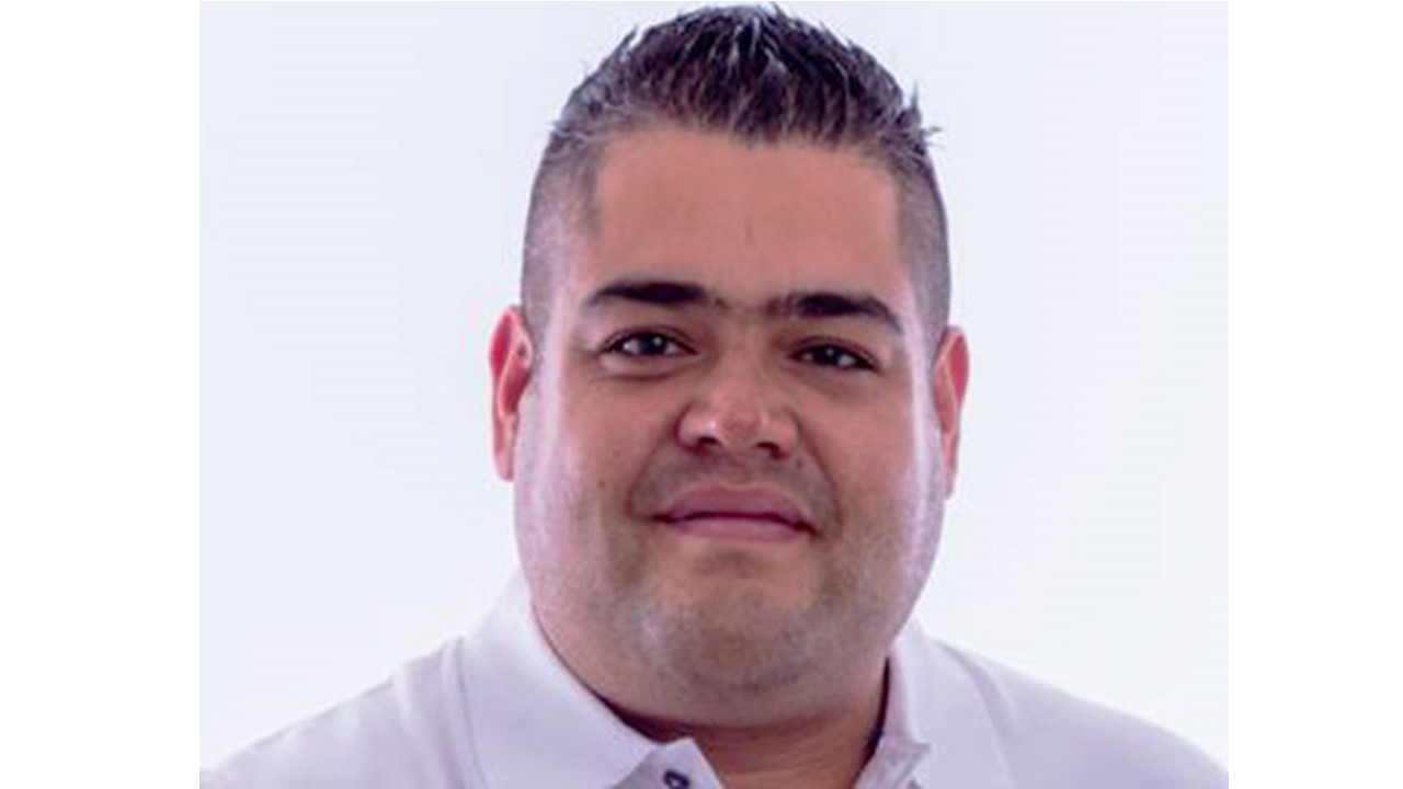 JOVEN EMPRESARIO ES APOYADO POR EMPRESARIOS COATEPECANOS