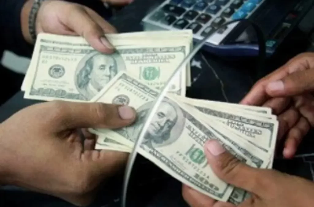 Remesas caen 12% en abril: Banxico