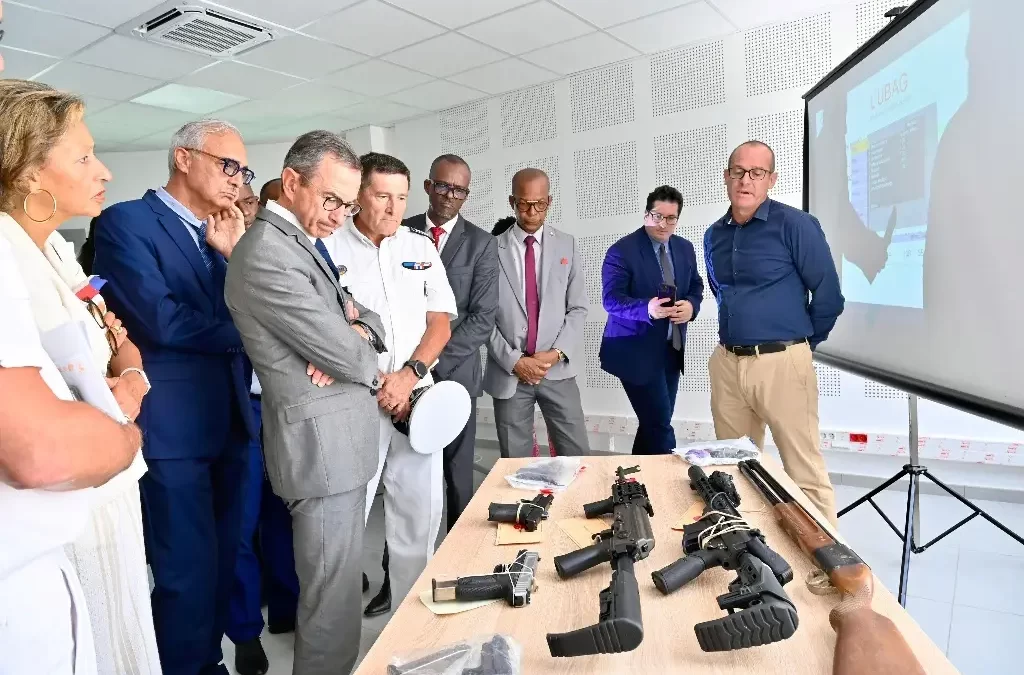 Francia refuerza su presencia militar en el Caribe para enfrentar al narco