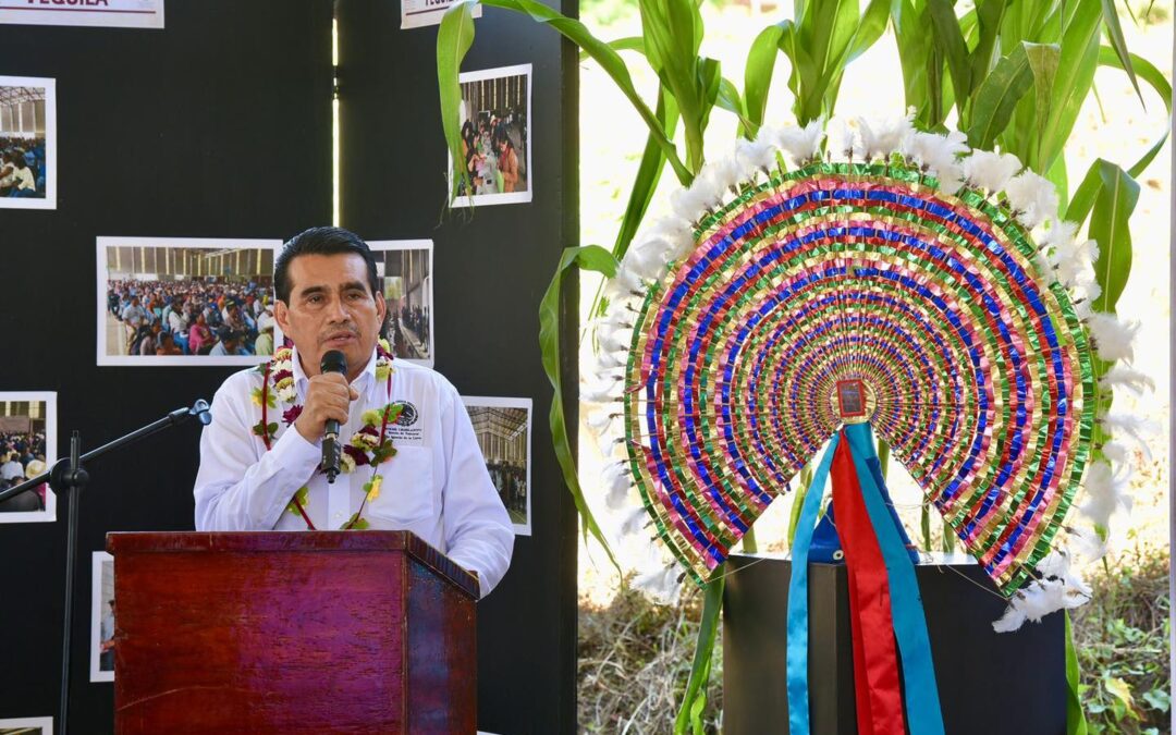 Esteban Bautista se reúne con hermanos de Coyutla hermosa región indígena de nuestro estado
