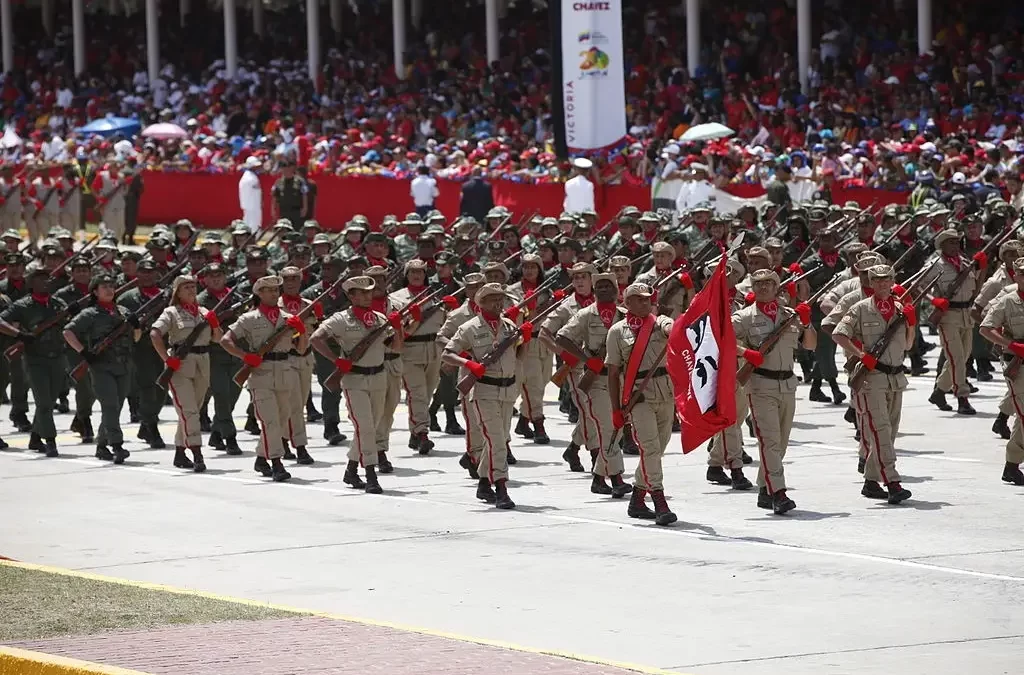 Inicia Venezuela entrenamientos a milicias para defender el país ante acciones de EU