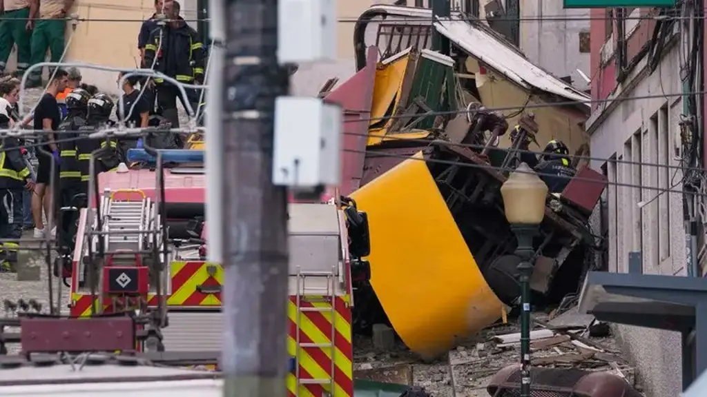 Confirman 16 muertos accidente de icónico funicular de Lisboa, en Portugal
