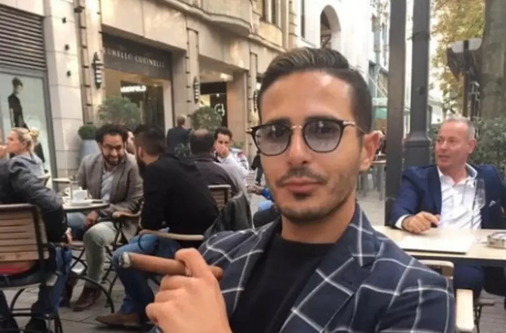 Detienen a conocido estafador de Tinder que inspiró una película