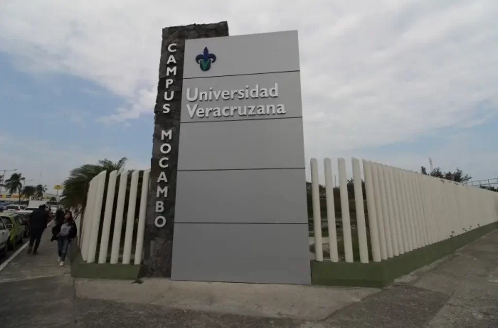 Convocan a megamarcha por desaparición de estudiantes tras lluvias; checa la ruta en Veracruz