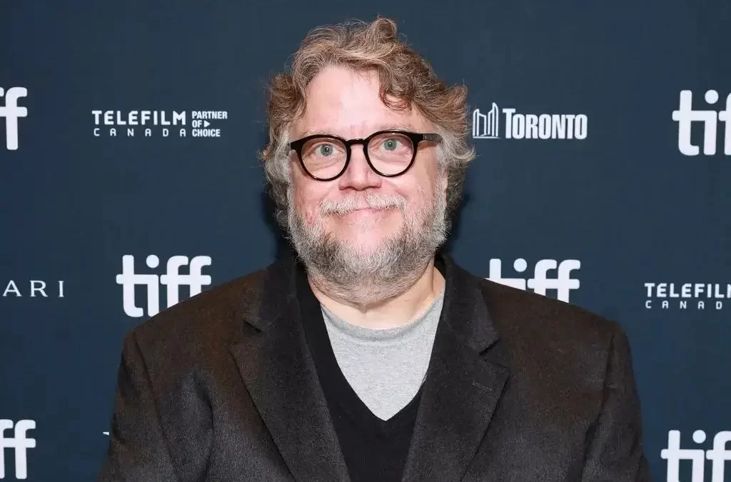 Guillermo del Toro sorprende al maldecir a la IA en proyección de Frankenstein