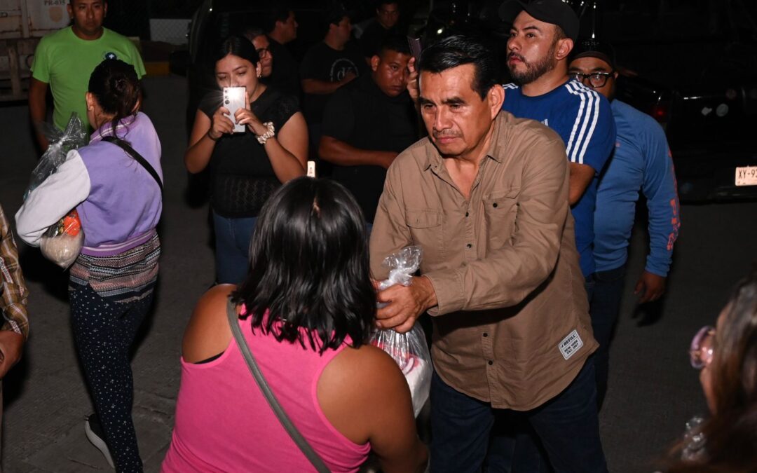 Esteban Bautista se suma con su equipo a ayudar y apoyar a los hermanos afectados por las lluvias en la zona norte de veracruz