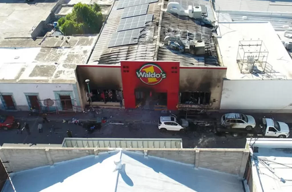 Carín León se pronuncia tras incendio en tienda de Sonora que dejó más de 20 muertos