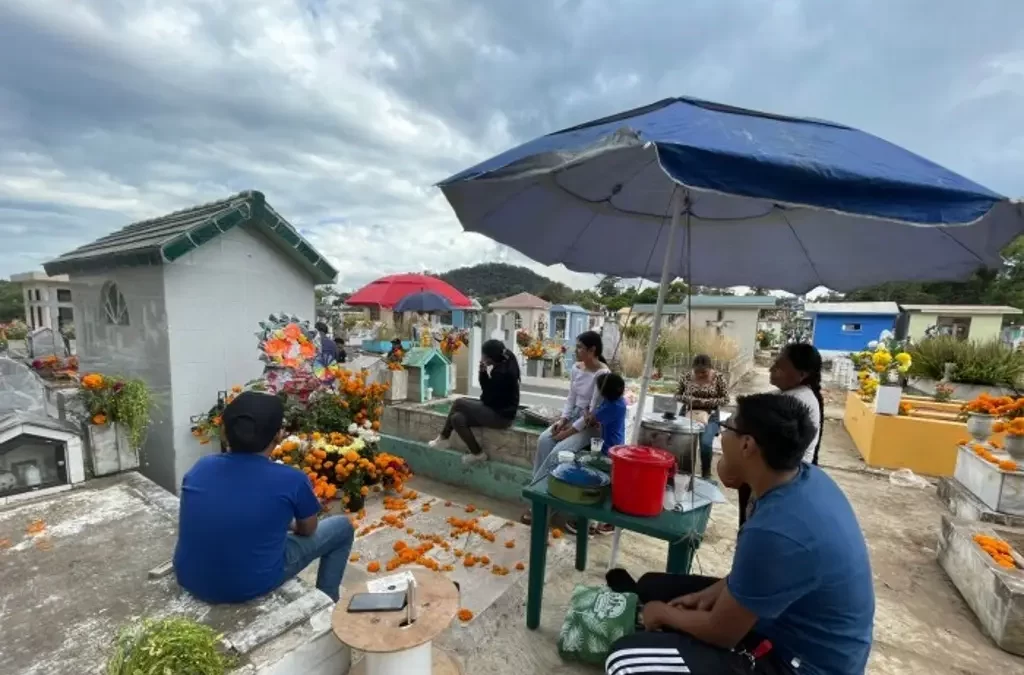 Menor de 11 años canta a su padre fallecido este 2 de noviembre en Xalapa, Veracruz