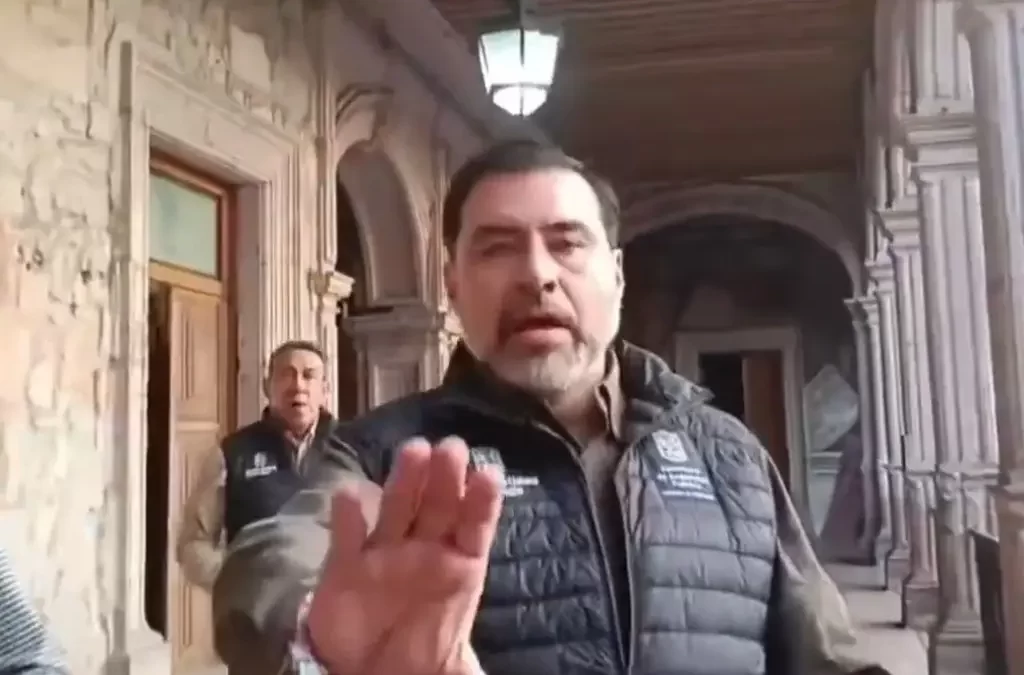 Seguridad Pública de Michoacán impide a periodista grabar agresiones (+Video)