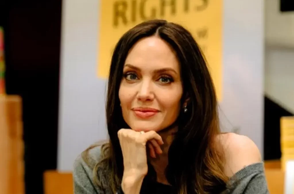 Angelina Jolie viaja a Ucrania; reclutadores detienen su convoy durante trayecto