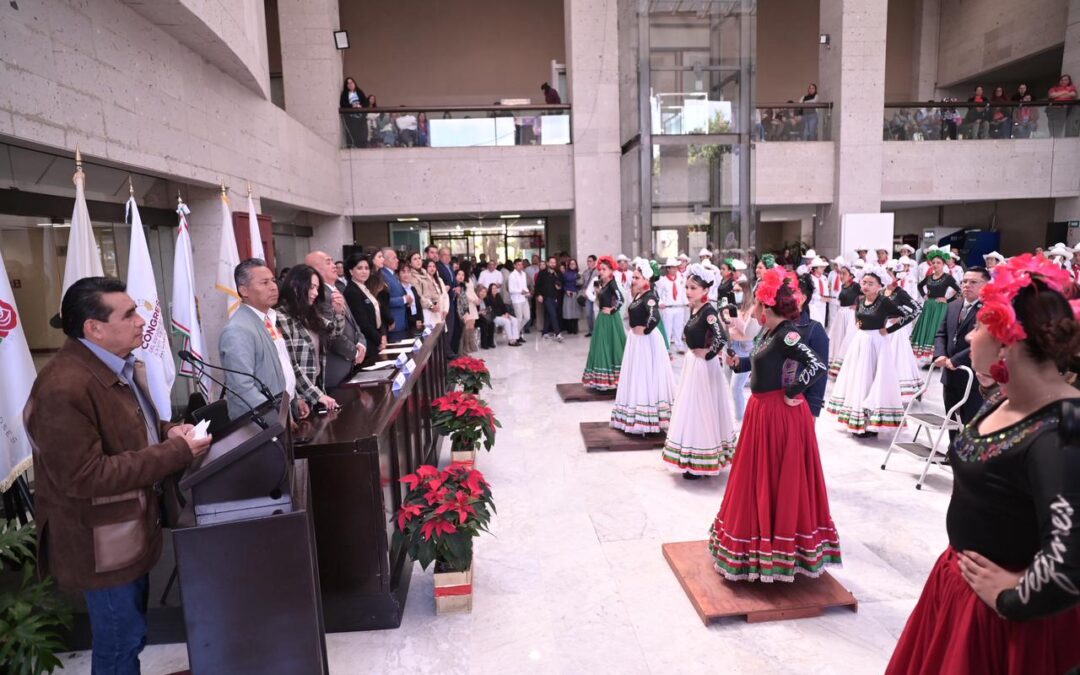 En el Congreso, reconocen a la Delfines Marching Band