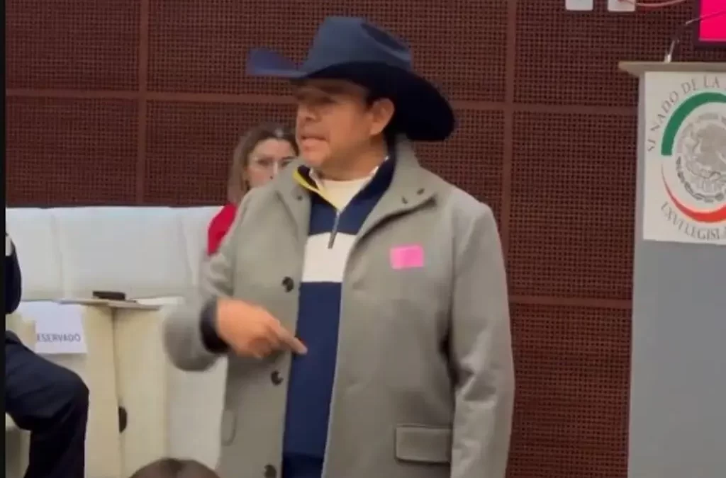 Le tienen miedo al sombrero; es persecución: denuncia líder de CNC que en el Senado lo obligaron a quitárselo