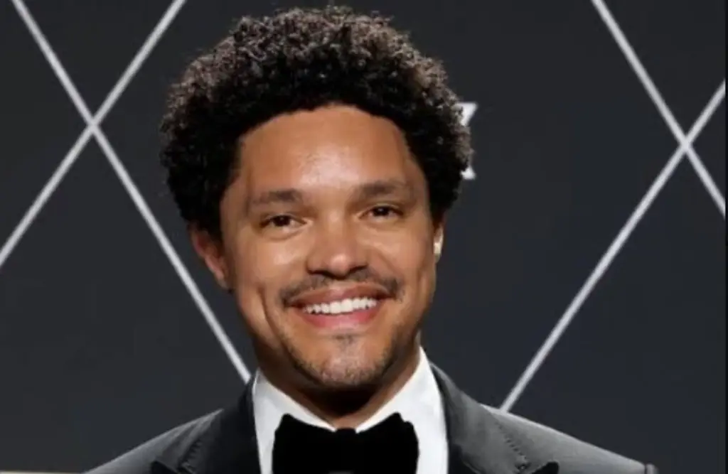 El comediante Trevor Noah presentará sus últimos premios Grammy