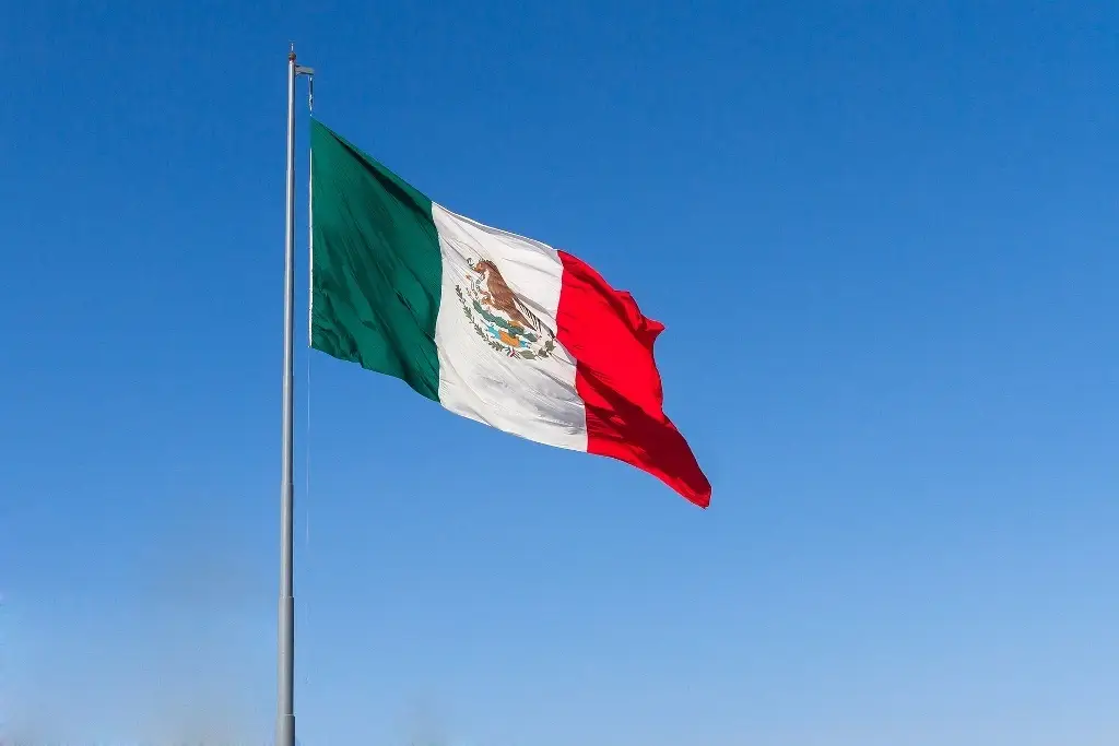 Hoy es Día de la Bandera de México ¿Qué representa para ti?
