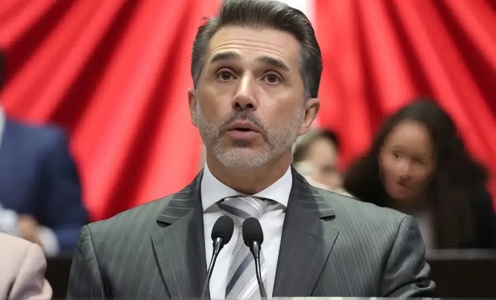 Morena abre proceso contra Sergio Mayer por pedir licencia para participar en reality show