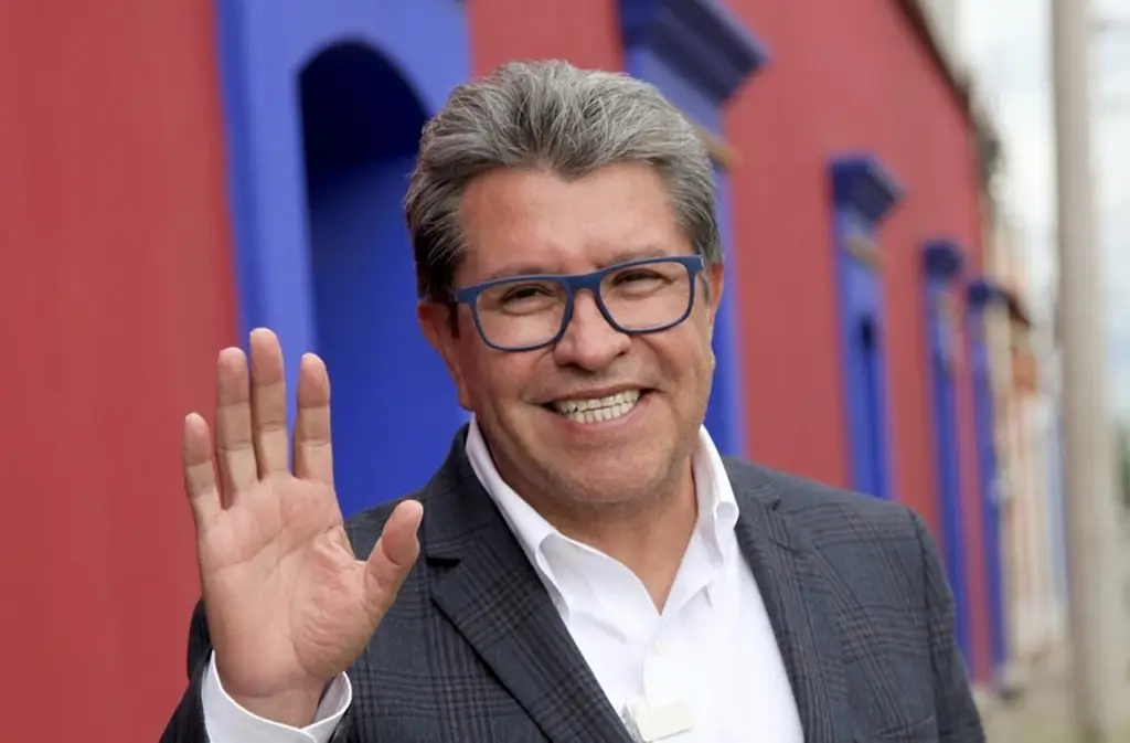 Monreal apoya reducción de representación en el Senado