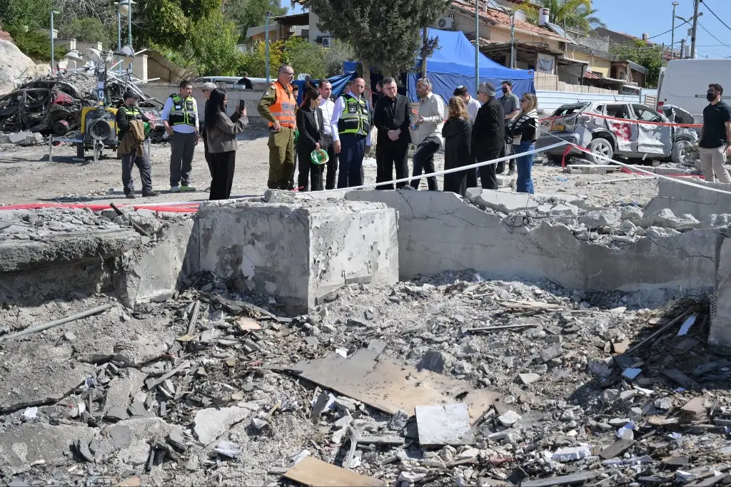 Así es vivir en Israel con lluvia de misiles y drones lanzados por Irán y Hezbollá; han muerto 12 personas