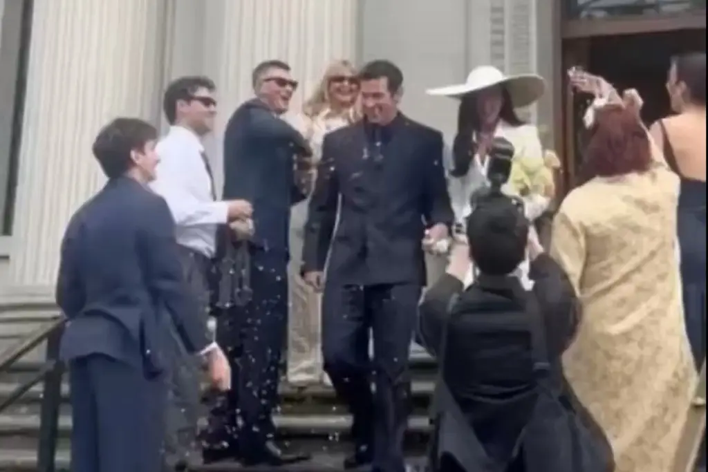 Se casan Dua Lipa y Callum Turner. Revelan qué hizo el actor al verla