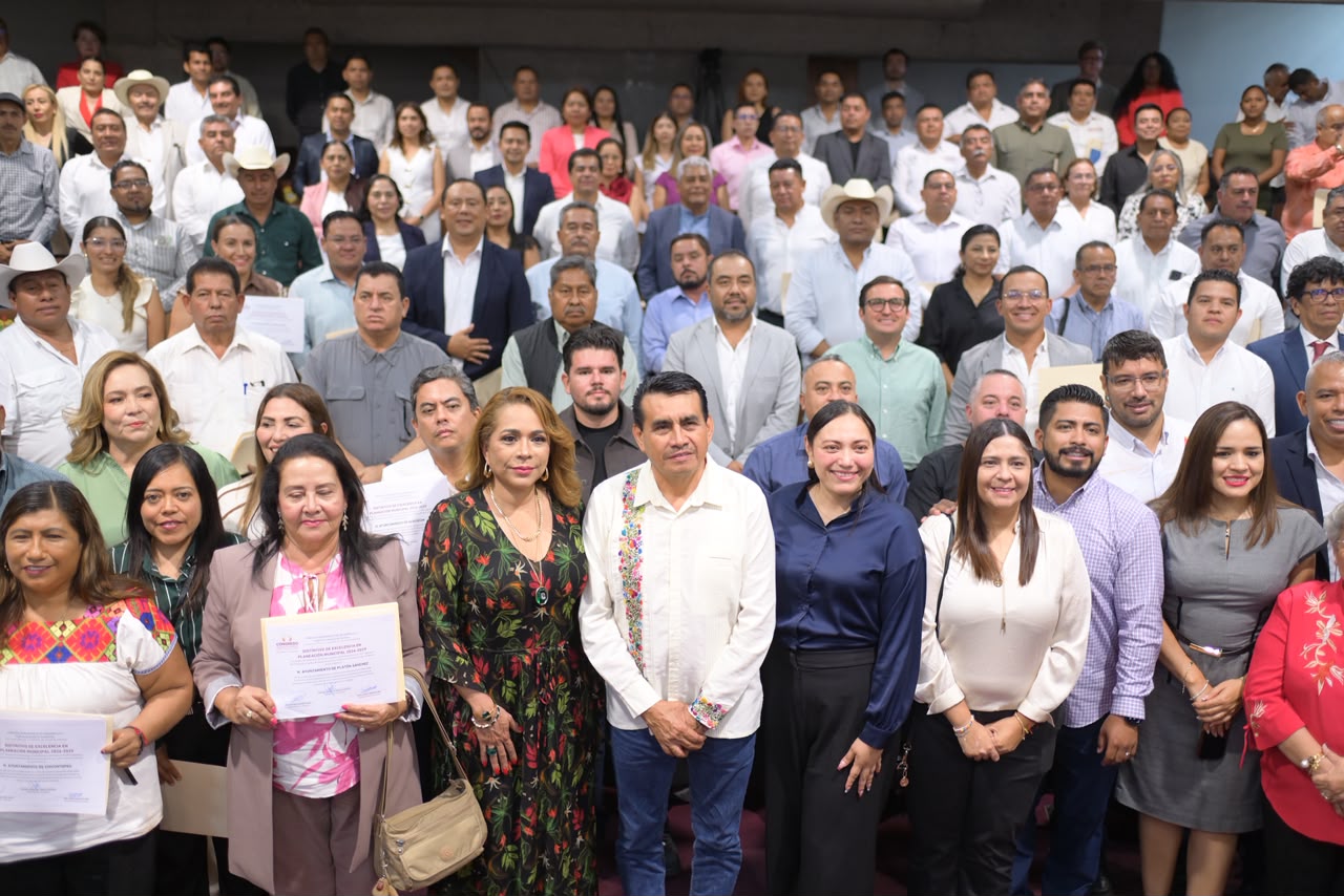 Entrega Congreso 156 Distintivos de Excelencia en Planeación Municipal 2026-2029