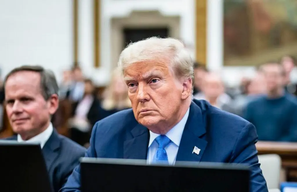 EU pone a la venta moneda de un dólar con la cara de Trump
